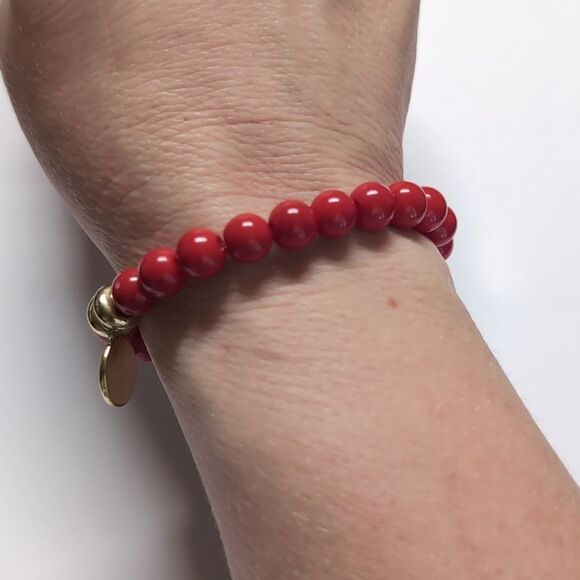 13 The Limited Red Beaded Gold Pave Disc Charm Stretch Bracelet - Picture 5 of 6